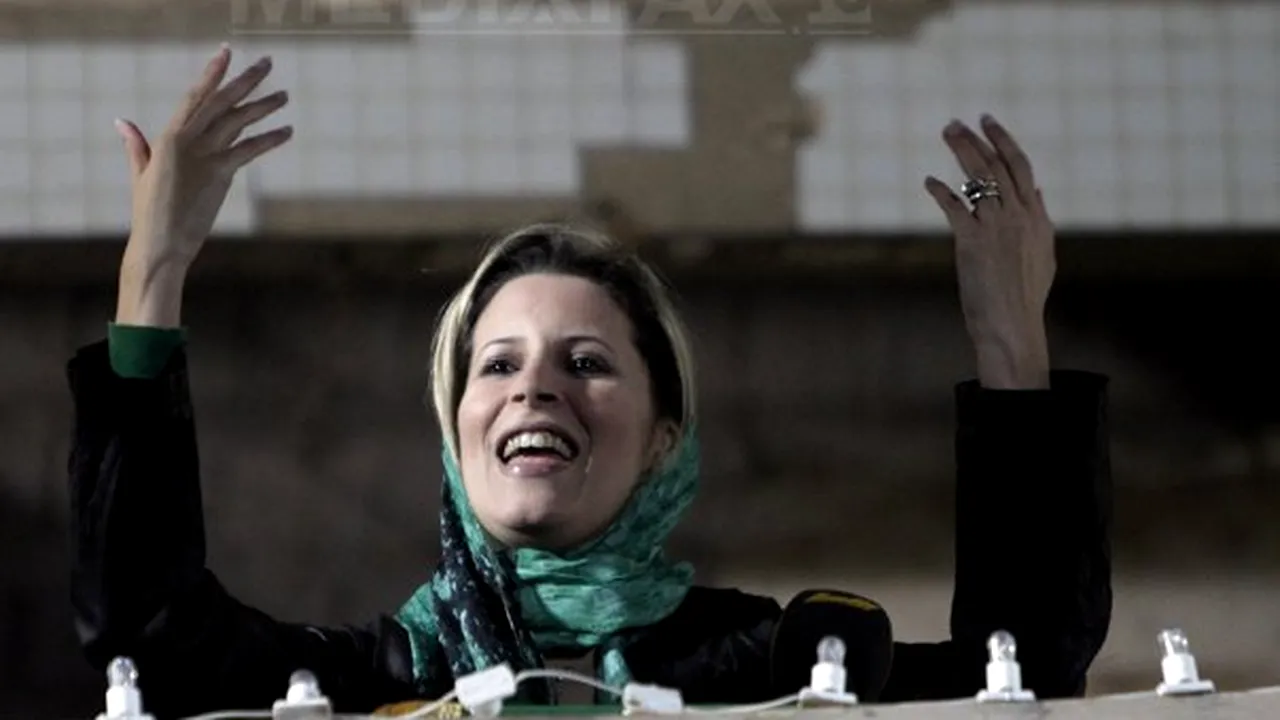 Fiica lui Muammar Kadhafi susţine că tatăl său luptă pe teren, în Libia