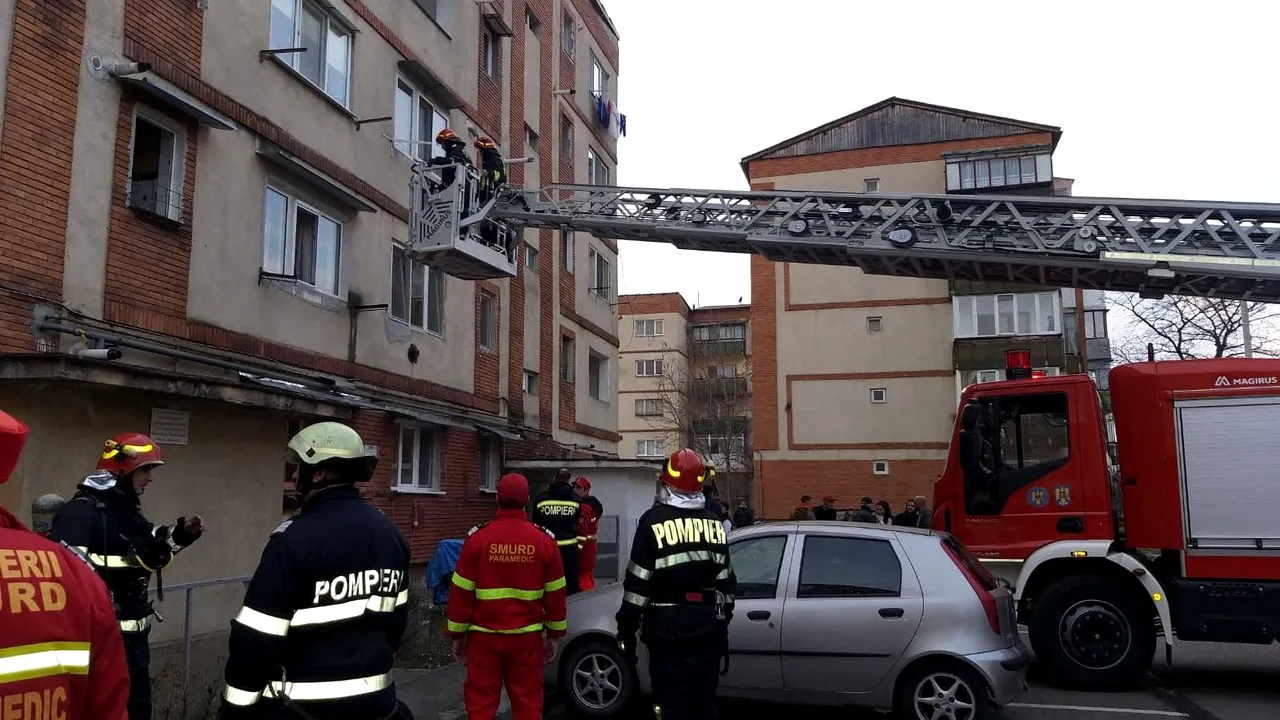 Incendiu într-un bloc din Lugoj: 20 de persoane au fost evacuate | FOTO