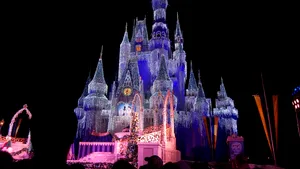 Spectacol Disney World întrerupt după ce un angajat a fost lovit de un decor de 180 de kilograme