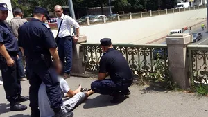 Tentativă de sinucidere lângă sediul Guvenului