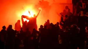Sârbii au atacat ambasada SUA şi alte ambasade occidentale (Video Pro Tv)