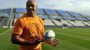 Jonah Lomu ar fi murit din cauza unui cheag de sânge format în timpul zborului de la Londra la Auckland - VIDEO