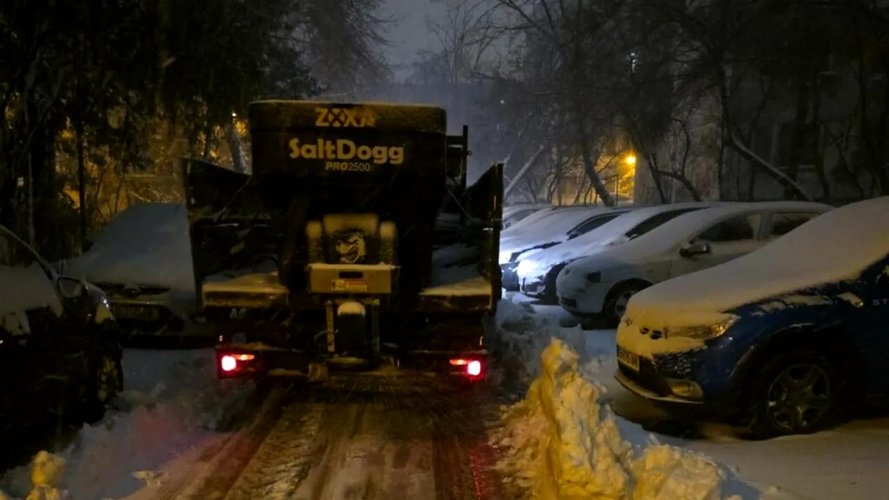 Cod portocaliu de ninsoare în București: Primăriile intervin pentru menținerea condițiilor de siguranță