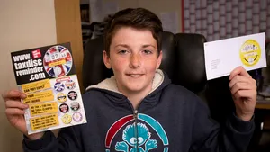 Are 15 ani şi a devenit milionar în lire sterline cu o idee inspirată din NEATENŢIA şoferilor