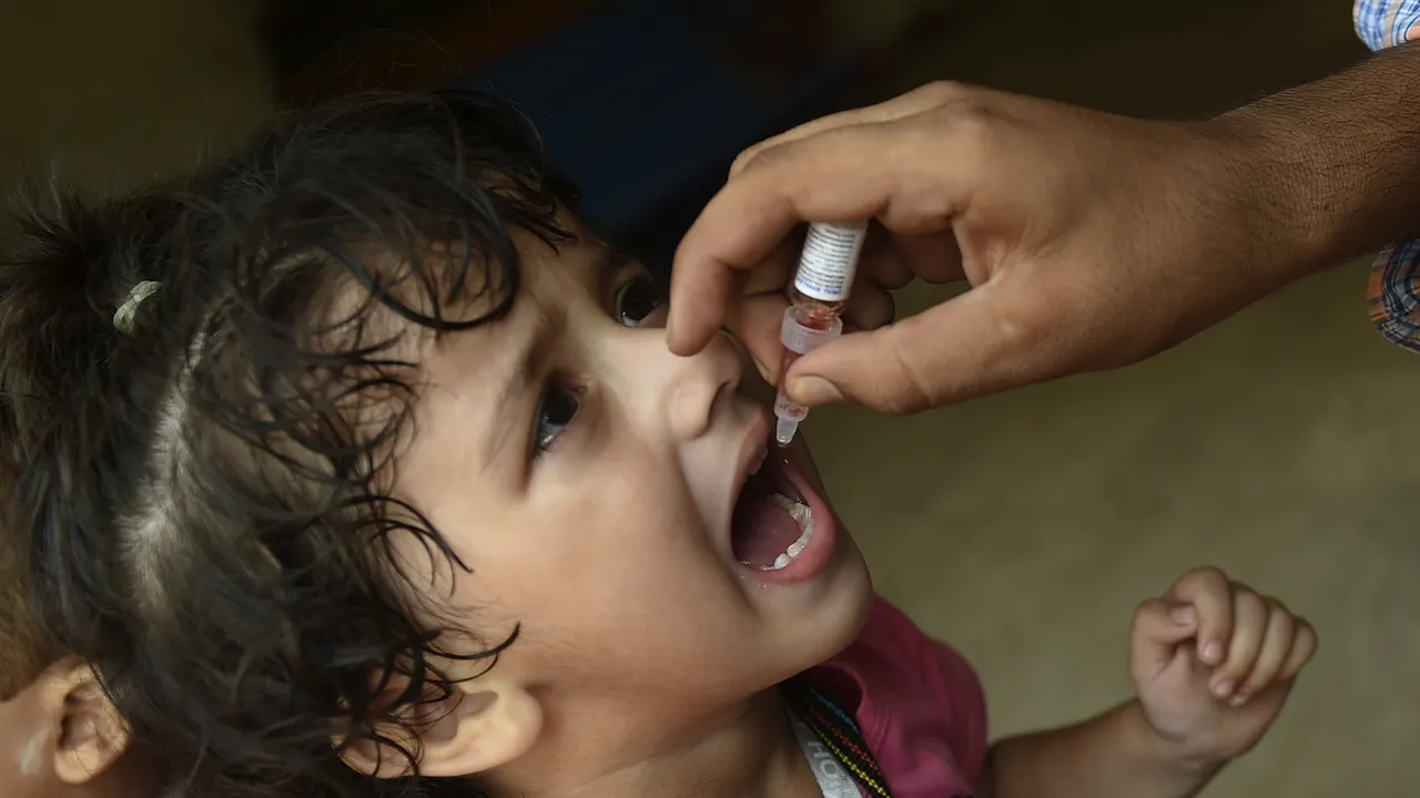 În aşteptarea vaccinului anti COVID-19, munca depusă ani de zile pentru a învinge alte infecţii e în pericol. Temerile experţilor americani