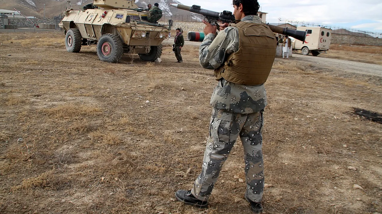 Cel puţin 34 de morţi şi zeci de răniţi în urma a două atacuri teroriste comise în Afganistan 
