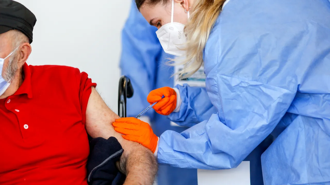 Comitetul de Vaccinare: Peste 388.000 de locuri disponibile în platforma de programare pentru imunizare