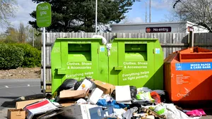 Mormane întregi de gunoaie pe străzile din Marea Britanie. Imagini incredibile