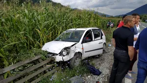 Accident la Sângeorz-Băi: Cinci persoane, între care doi copii, rănite/  Circulaţia rutieră, întreruptă în zonă | FOTO