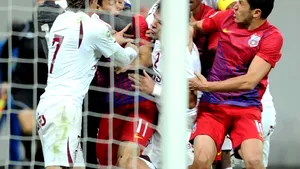 Bătaie generală la meciul Steaua - Rapid. Fotbaliştii şi-au împărţit pumni şi picioare - VIDEO, FOTO