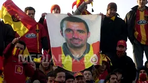 Hagi, legendă a clubului Galatasaray, ovaţionat de public la derbiul cu Fenerbahce