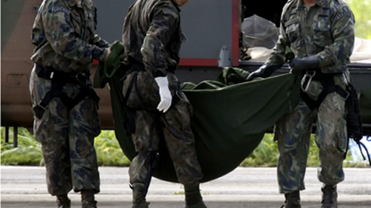 Rămăşiţele avionului recuperate din Atlantic sugerează o cădere bruscă şi exclud o explozie