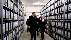 Iohannis, după vizitarea arhivelor CNSAS: E nevoie de reconcilierea cu istoria noastră recentă - VIDEO