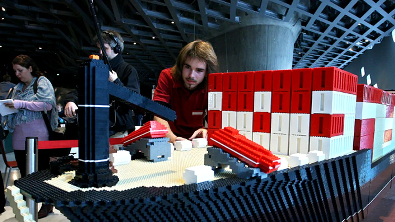 Record Guinness: Cel mai mare vapor construit din piese Lego, în Germania