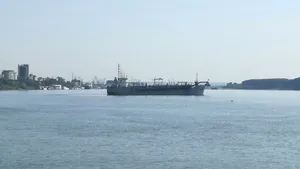 FOTO | Lucrări pentru adâncirea şenalului navigabil pe Dunăre, din cauza secetei