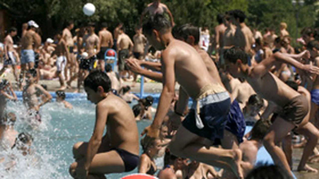 Temperaturile ridicate, însoţite de ploi în câteva zone ale ţării
