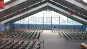 Sala polivalentă din campusul UMF Târgu Mureş, transformată în spital COVID. ”Putem fi utili şi de această dată judeţului”