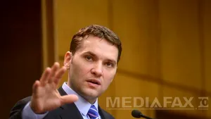 Şova despre Iohannis: Un gângav încet la minte, care nu poate vorbi fără prompter