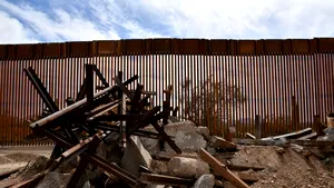 CORONAVIRUS. S-a întors roata. Mexicanii au blocat mai multe drumuri pentru a opri intrarea turiştilor americani