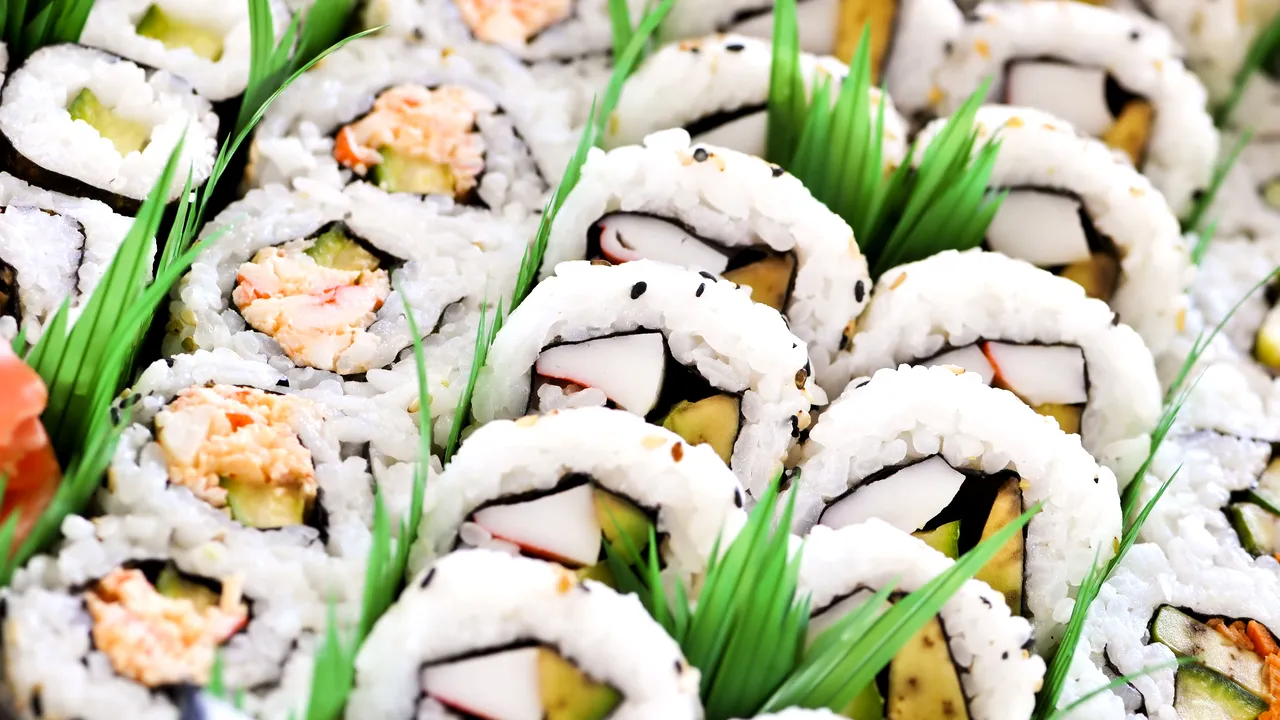 Sushi, mâncarea preferată a românilor în 2020, anul pandemiei