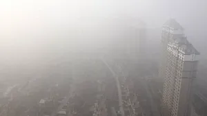 Metropolă chineză, afectată de trei zile de o poluare atmosferică intensă - FOTO