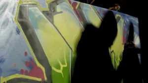 Artă experimentală pe terasa de pe Teatrul Naţional din Bucureşti