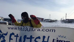 Campionul Tibi Uşeriu, aşteptat de zeci de bistriţeni cu pâine şi sare - VIDEO