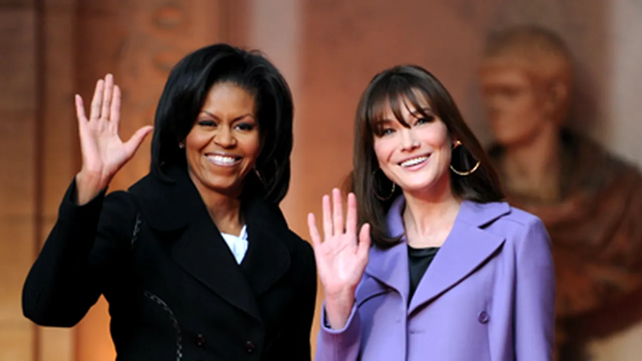 Carla Bruni a primit o chitară de la Michelle Obama