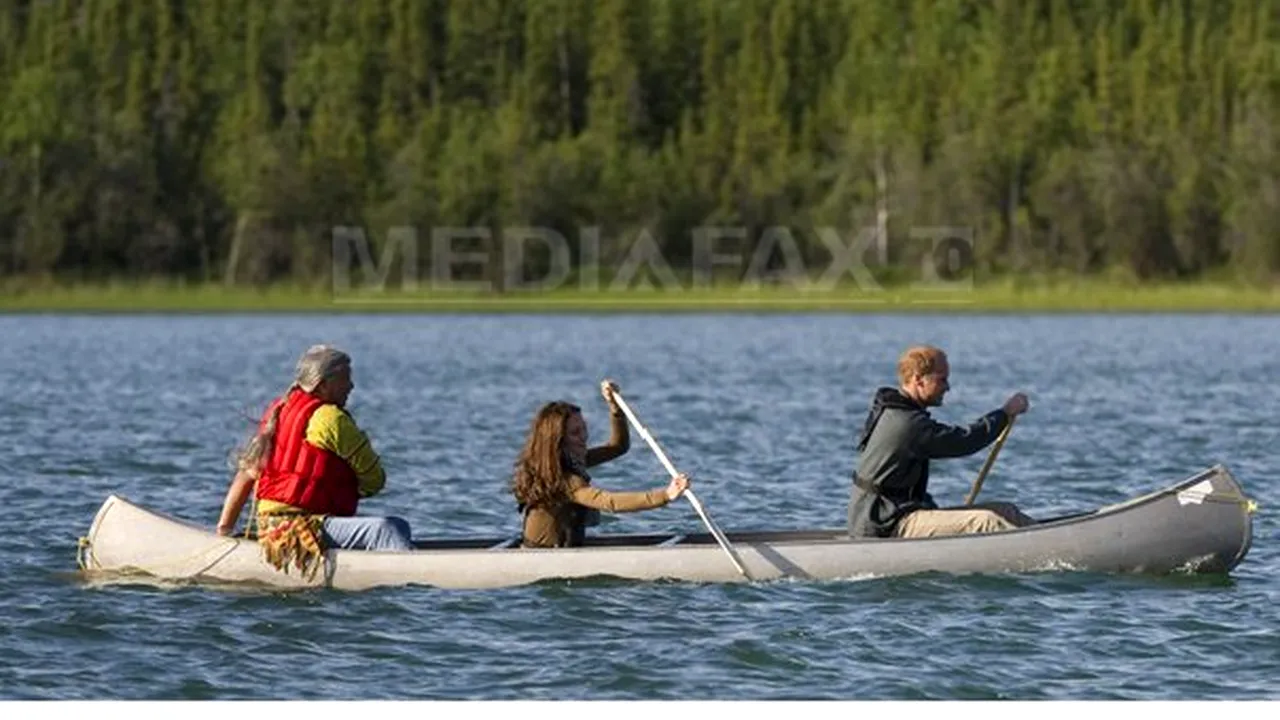 William şi Kate în Canada: Au mers pe apă cu o canoe şi au jucat hochei - GALERIE FOTO