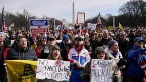 Mii de oameni au protestat la Washington, nemulţumiţi de direcţia în care a evoluat campania de vaccinare pentru Coronavirus