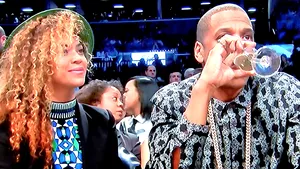 Jay-Z a purtat un medalion al unei grupări care consideră că 