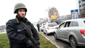 Atac mortal în Franţa: doi oameni ucişi şi şapte răniţi. Autorităţile iau în considerare ipoteza terorismului