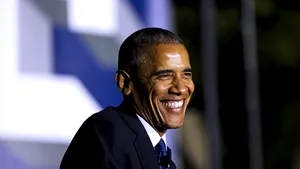 Barack Obama a glumit, în timp ce vota la Chicago, că are vârsta de 35 de ani