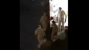 VIDEO: O femeie întoarsă din Italia acuză simptome suspecte. A fost transportată la Spitalul „Matei Balş” pentru analize