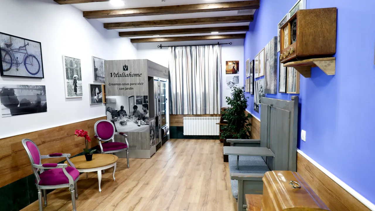 Izolarea din cauza COVID-19 nu se simte ca o pedeapsă pentru pacienţii unei case de bătrâni din Spania. FOTO