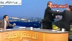 Doi politicieni irakieni s-au bătut în timpul unei emisiuni TV - VIDEO
