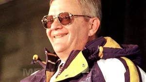 Tom Clancy, autorul unor cunoscute romane de spionaj, a murit la 66 de ani