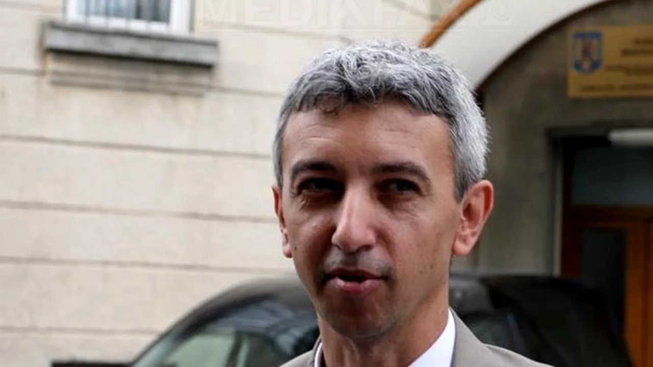 Diaconescu a depus la OSIM dosarul pentru înregistrarea mărcii şi siglei Partidului Popular