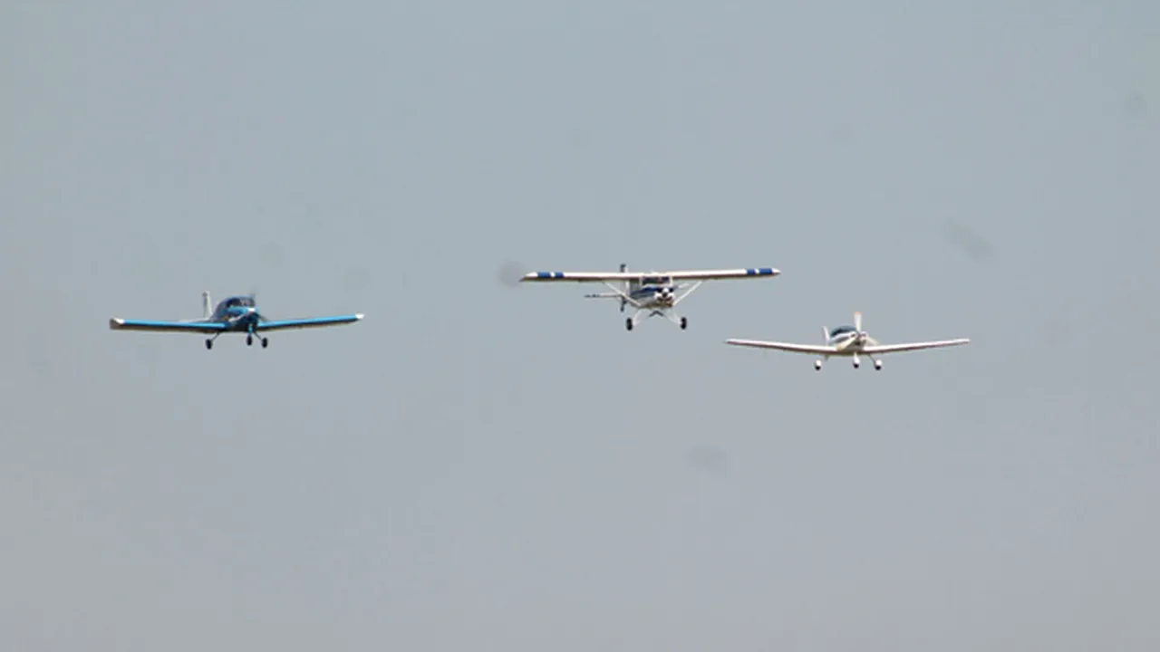 Aproximativ 4.000 de persoane prezente la mitingul aviatic de la Strejnic: 