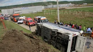 Accidentul din Argeş este accident colectiv de muncă. Şoferul, cercetat pentru vătămare corporală
