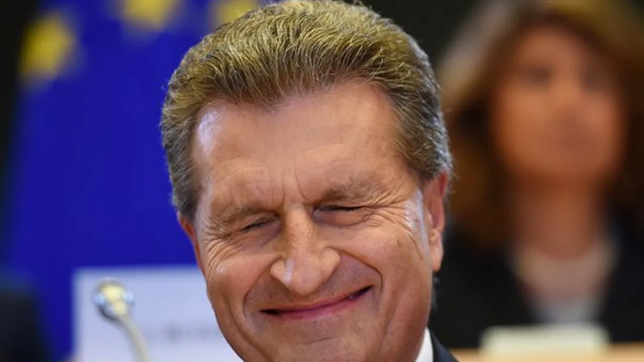 Oettinger, viitorul şef al agendei digitale UE, se laudă că poate să folosească un iPhone