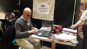 GALERIE FOTO Timişorenii au experimentat într-un cort senzorial cum e să nu vezi şi să nu auzi