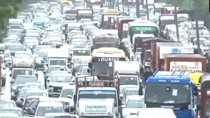 Unul dintre cele mai poluate orașe din lume pregătește o schimbare radicală. Mașinile pe benzină și motorină vor fi înlocuite treptat cu vehicule electrice