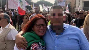 Românii s-au alăturat protestelor din Italia împotriva certificatului verde. „Îngrijitoarele nevaccinate sunt disperate, trebuie să plătească 200 de euro pe lună”