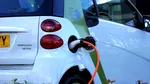 Locuitori ai unei țări europene își alimentează locuințele cu energia stocată în mașinile electrice