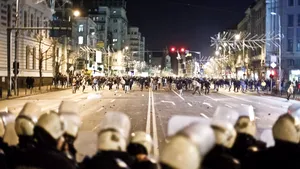 MEDIAFAX 35. 2012 - Proteste ample în Piața Universității. Guvernul Boc demisionează. Băsescu, supus unui nou referendum de demitere