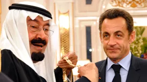 Sarkozy îşi începe turneul în Golful Persic cu vizita în Arabia Saudită