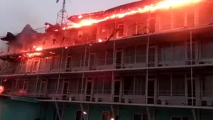 INCENDIU de proporţii la hotelul Histria din Mamaia. Focul a fost stins după cinci ore - VIDEO