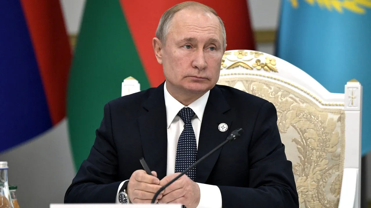 Putin a promulgat o lege ce permite catalogarea persoanelor fizice drept agenţi străini. Pe cine ar viza de fapt măsura 