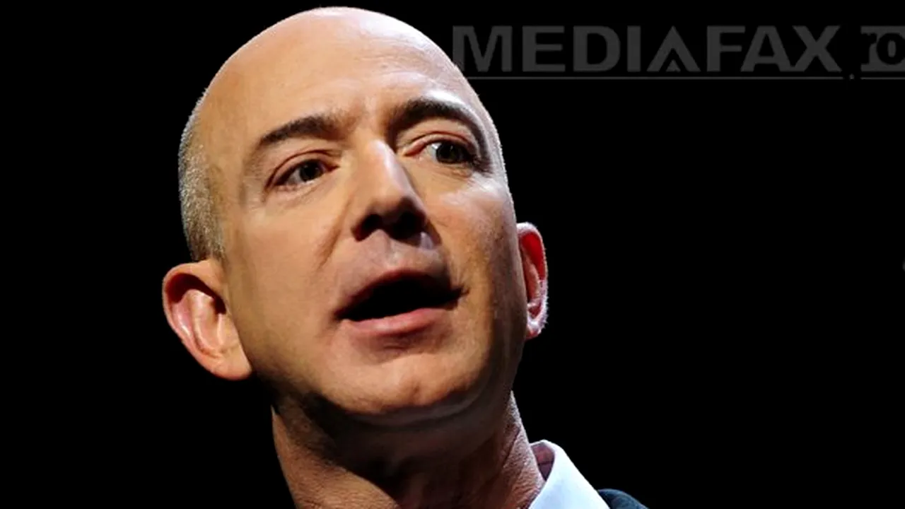 Blue Origin, compania magnatului Jeff Bezos, a trecut cu brio testul de aterizare la punct fix a unei rachete - VIDEO